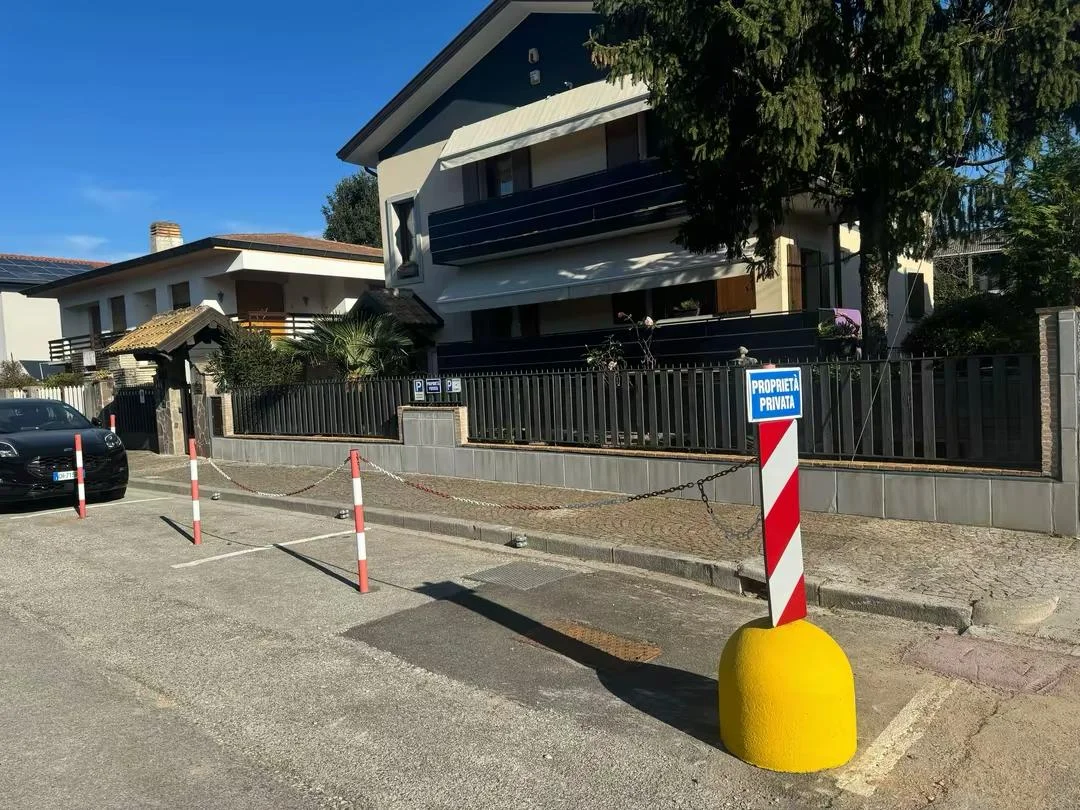 Parcheggio riservato davanti alla Chiarelli House